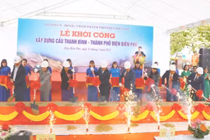 Đại biểu khởi công Công trình Cầu Thanh Bình.