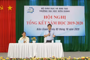 TS Nguyễn Tuấn Khanh, Hiệu trưởng Trường ĐH Kiên Giang phát biểu tại Hội nghị.