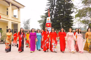 Giáo viên Trường Tiểu học Thị trấn Hạ Hòa, huyện Hạ Hòa, Phú Thọ.