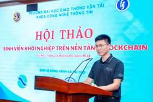 TS Hoàng Văn Thông, Trưởng khoa Công nghệ thông tin, Trường Đại học Giao thông vận tải phát biểu khai mạc Hội thảo.