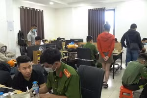 Cơ quan công an làm việc với các đối tượng có liên quan đến vụ án.