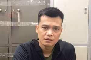 Trần Kim Phong tại cơ quan điều tra. Ảnh: Công an tỉnh Quảng Ninh cung cấp