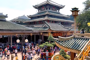 Hằng năm, lễ hội Vía Bà Chúa Xứ Núi Sam (TP Châu Đốc, tỉnh An Giang) đón khoảng 5 triệu lượt khách hành hương tham quan du lịch.