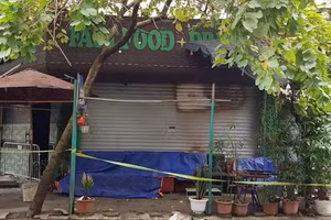 Hiện trường vụ hỏa hoạn quán cà phê Hoa Ban Trắng.