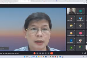 PGS.TS Nguyễn Chí Thành -  – Chủ nhiệm khoa Sư phạm, trường Đại học Giáo dục (Đại học Quốc gia Hà Nội) tại buổi chuyên đề.