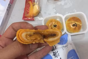 Phổ biến nhất là bánh trung thu trứng chảy