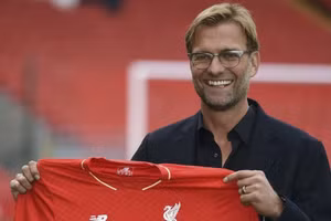 Klopp gia hạn với Liverpool, hưởng lương siêu "khủng" gấp đôi đồng hương Tuchel 