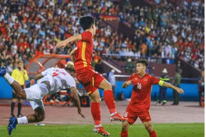 Hùng Dũng và các đồng đội rộng đường vào bán kết SEA Games 31.
