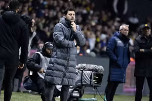 Pochettino bên ngoài đường biên trận PSG thắng Real Madrid 1-0 ở lượt đi vòng 1/8 Champions League 