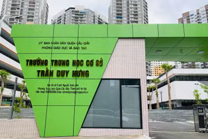 Trường THCS Trần Duy Hưng (quận Cầu Giấy).