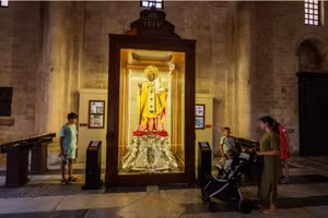 Vương cung thánh đường Thánh Nicola ở Bari, là điểm đến hành hương của những người theo đạo Thiên Chúa từ khắp nơi trên thế giới. Ảnh: Andrii Shevchuk