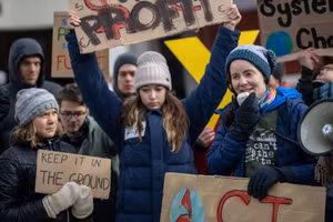 Gen Z đi đầu trong trào lưu 'từ chức vì khí hậu'. Ảnh: Businessinsider.com