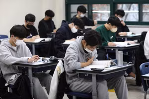 Học sinh Hàn Quốc ôn luyện cho kỳ thi tuyển sinh đại học Suneung.