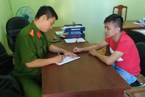 Bình Phước: Bắt quả tang 3 nữ nhân viên massage "mây mưa" cùng khách