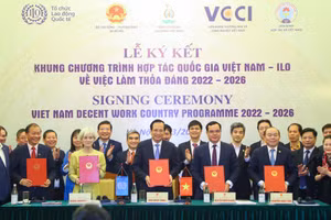 Lễ ký kết Khung Chương trình Quốc gia việc làm thỏa đáng.