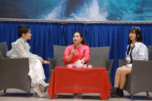 Tâm lý Tô Nhi A - Giảng viên Trường ĐH Kinh tế - Tài chính TPHCM (UEF) chia sẻ và trao đổi với sinh viên về hiện tượng overthinking.