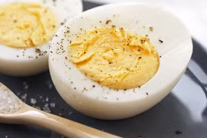 Trứng tốt cho bữa sáng của bé.