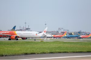 Máy bay của các hãng hàng không tại một sân bay. (Ảnh: Việt Hùng/Vietnam+).
