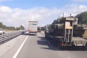Đoàn xe quân sự Nga được cho là hướng về biên giới Ukraine.