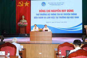 Quang cảnh buổi làm việc.