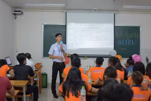 Đại diện Phòng Công tác Sinh viên, Khoa/Viện, Đoàn Thanh niên - Hội Sinh viên HUTECH thường xuyên đồng hành
với tập thể các lớp tại mỗi buổi sinh hoạt để tuyên truyền, nhắc nhở sinh viên 