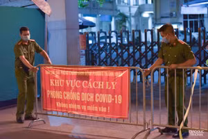 Ngay sau khi phát hiện những ca dương tính với Covid-19 tại bệnh viện, lực lượng chức năng đã khẩn trương lập hàng rào cách ly đối với khu vực.