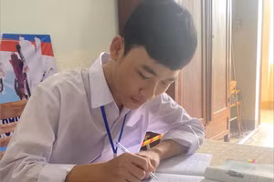 Em Phan Văn Bắc đã nỗ lực vượt khó khi là học sinh dân tộc thiểu số đầu tiên ở Hà Tĩnh đoạt HSG tỉnh môn văn hóa. (Ảnh: Bá Hải).