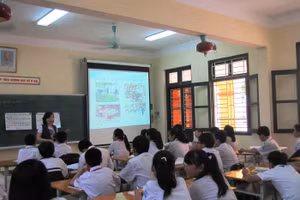 Giờ học của cô và trò Trường THCS Xuân La.