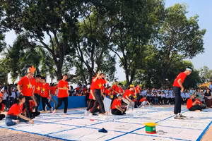 HS Trường THPT Lục Ngạn số 1 (Bắc Giang) trong một hoạt động ngoại khóa. Ảnh: IT