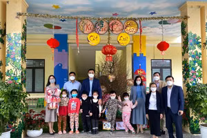 Lãnh đạo Sở GD&ĐT Hải Phòng cùng lãnh đạo huyện An Dương thăm và chúc tết cô trò Trường Mầm non An Hòa.