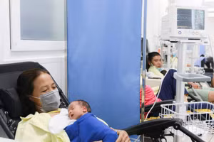 Bà Lan sinh con ở tuổi 51.