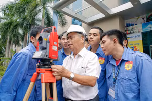 Sinh viên HUTECH trong một giờ học thực tế