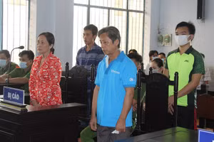 Các bị cáo tại phiên tòa sơ thẩm.