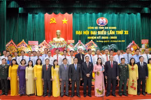 Ban Chấp hành Đảng bộ tỉnh An Giang nhiệm kỳ 2020-2025 ra mắt Đại hội. 