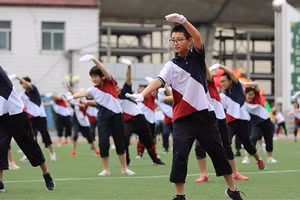 Học sinh Trung Quốc luyện tập Thái cực quyền.
