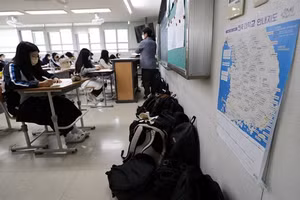 Học sinh Hàn Quốc ôn tập cho kỳ thi đại học.