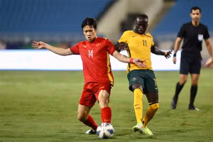 Tiền vệ Nguyễn Hoàng Đức.