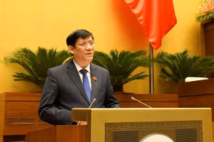 Thừa ủy quyền của Thủ tướng Chính phủ, Bộ trưởng Bộ Y tế trình bày Báo cáo tóm tắt công tác quản lý sử dụng quỹ bảo hiểm y tế năm 2020.