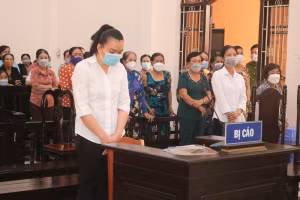 Bị cáo Nguyễn Thị Ngọc Nhàn tại phiên tòa xét xử.