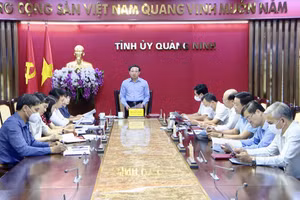 Bí thư Tỉnh ủy, Chủ tịch HĐND tỉnh Quảng Ninh Nguyễn Xuân Ký chủ trì cuộc họp. Ảnh H.N.