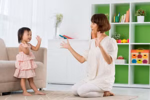 Cần có phương pháp giáo dục trẻ theo lứa tuổi (hình minh họa).