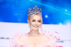 Đương kim Hoa hậu Thế giới rạng rỡ trước thềm Chung kết Miss World Vietnam 2022
