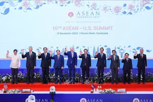 Trưởng đoàn các nước ASEAN và Tổng thống Hoa Kỳ Joe Biden chụp ảnh chung. Ảnh: Dương Giang/TTXVN