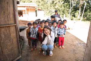 Hình ảnh Thùy Tiên và các bé thuộc tỉnh Quảng Nam.