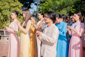 Top 38 Miss World Vietnam 2022 duyên dáng với áo dài truyền thống dâng hương tại Quy Nhơn 