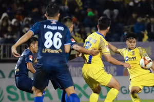 Hoàng Anh Gia Lai để thua Sông Lam Nghệ An trên sân Vinh.