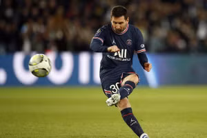 Messi cân nhắc tiếp tục ở lại PSG
