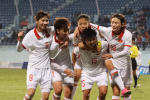 Tuyển nữ Việt Nam thắng cách biệt Ấn Độ ở lượt trận hai vòng loại 2 Olympic.