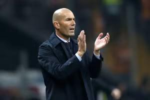 HLV Zidane cho rằng Ronaldo giỏi hơn Messi và bản thân.