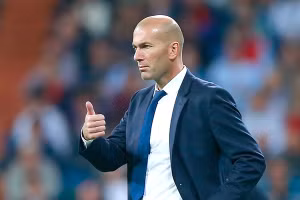 HLV Zidane được đồn đoán có thể dẫn dắt MU thay thế cho Ten Hag.
